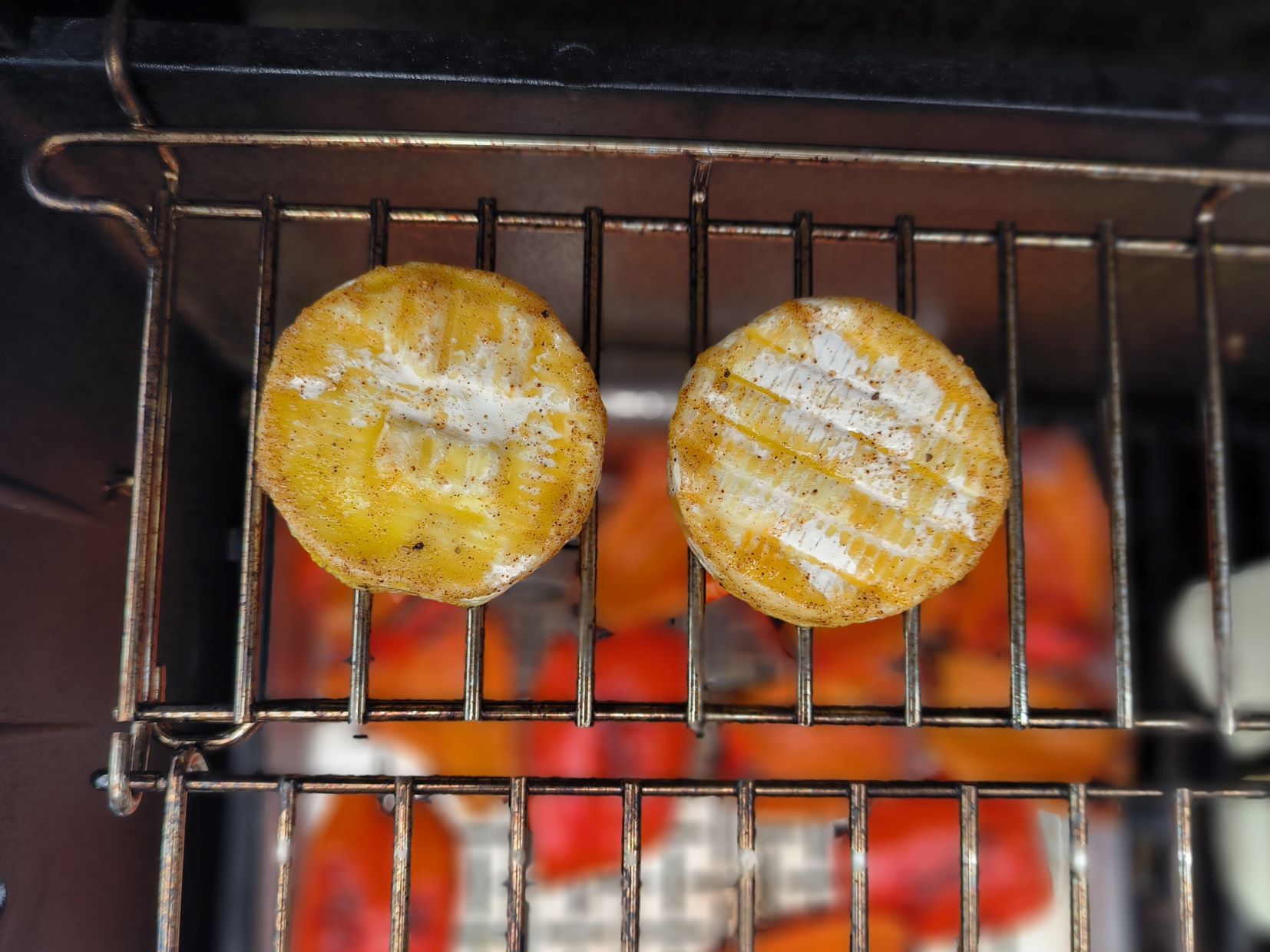 Nejlepší sýry na grilu - grilovaný hermelín